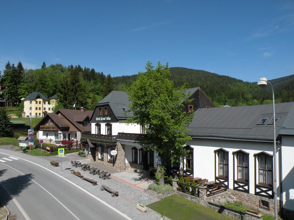 Hotel Lesni Dum Janské Lázně Eksteriør bilde